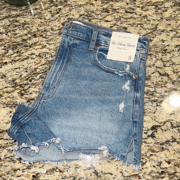 NWT Abercrombie Jean Shorts Size 12 - Picture 2 of 3